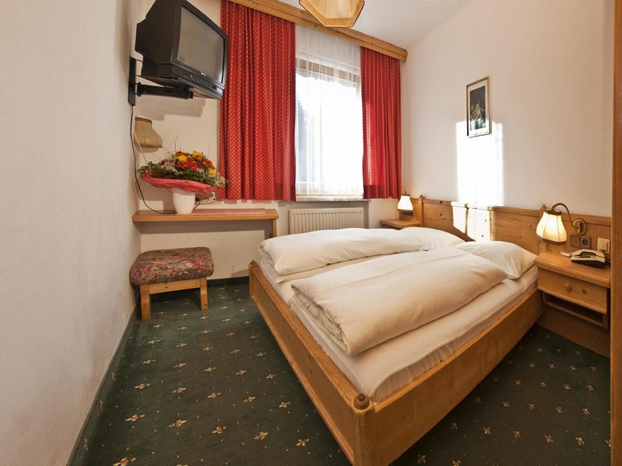 Hotel Batzenhaeusl Seefeld in Tirol Exterior foto