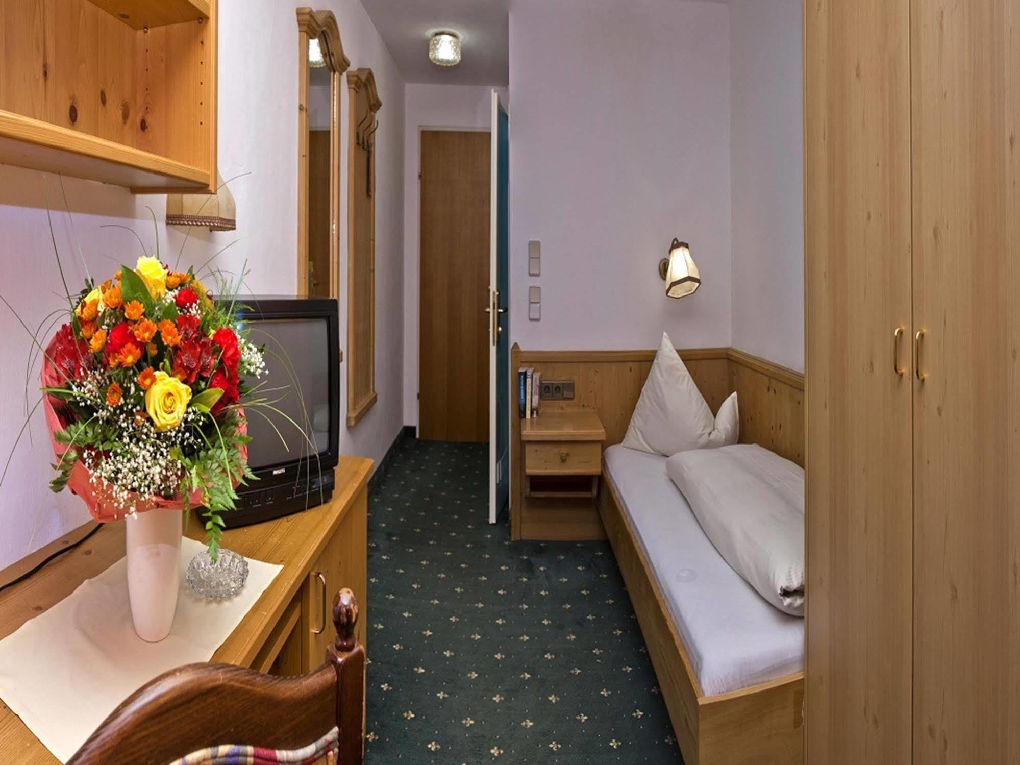 Hotel Batzenhaeusl Seefeld in Tirol Exterior foto