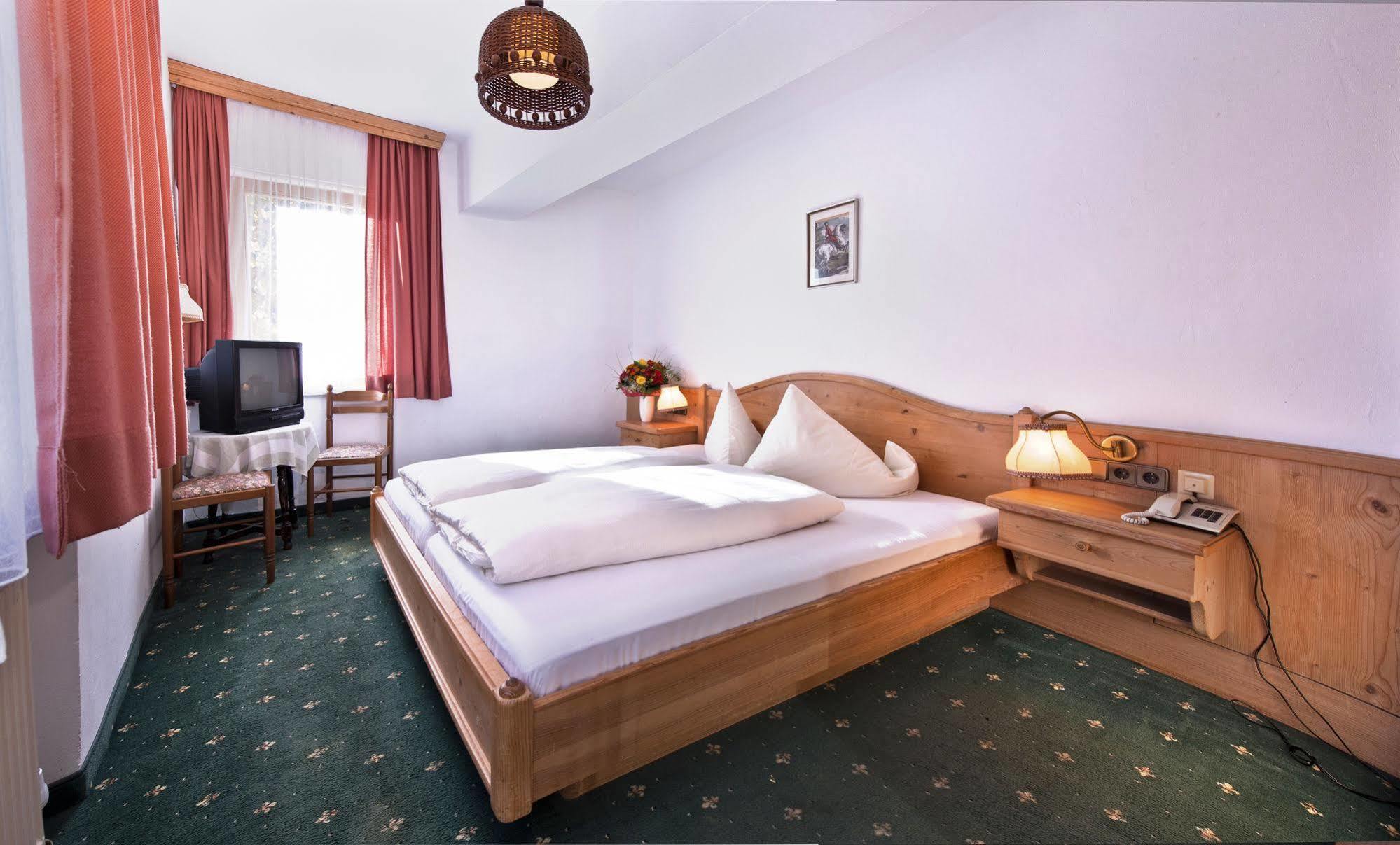 Hotel Batzenhaeusl Seefeld in Tirol Exterior foto