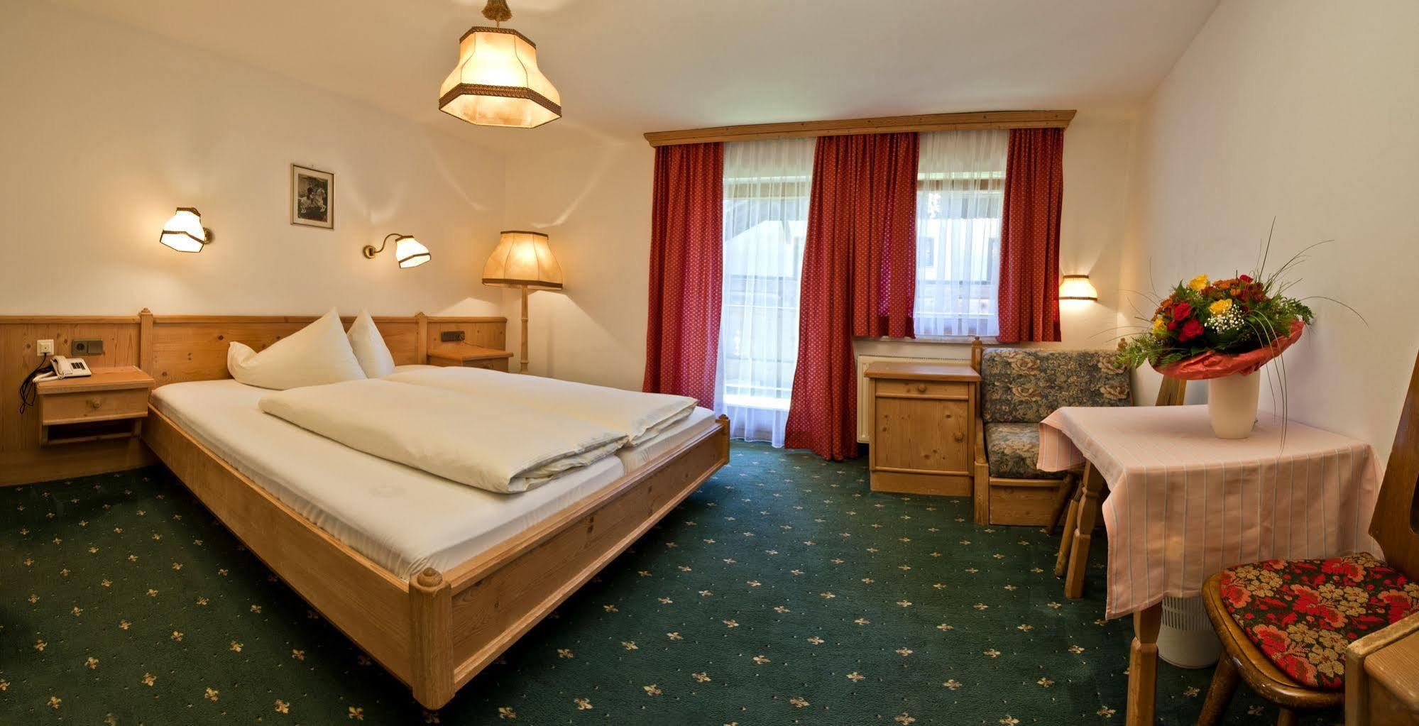 Hotel Batzenhaeusl Seefeld in Tirol Exterior foto
