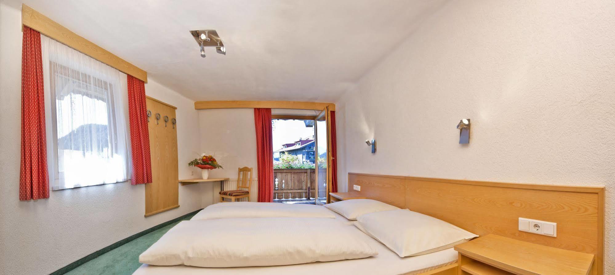 Hotel Batzenhaeusl Seefeld in Tirol Exterior foto